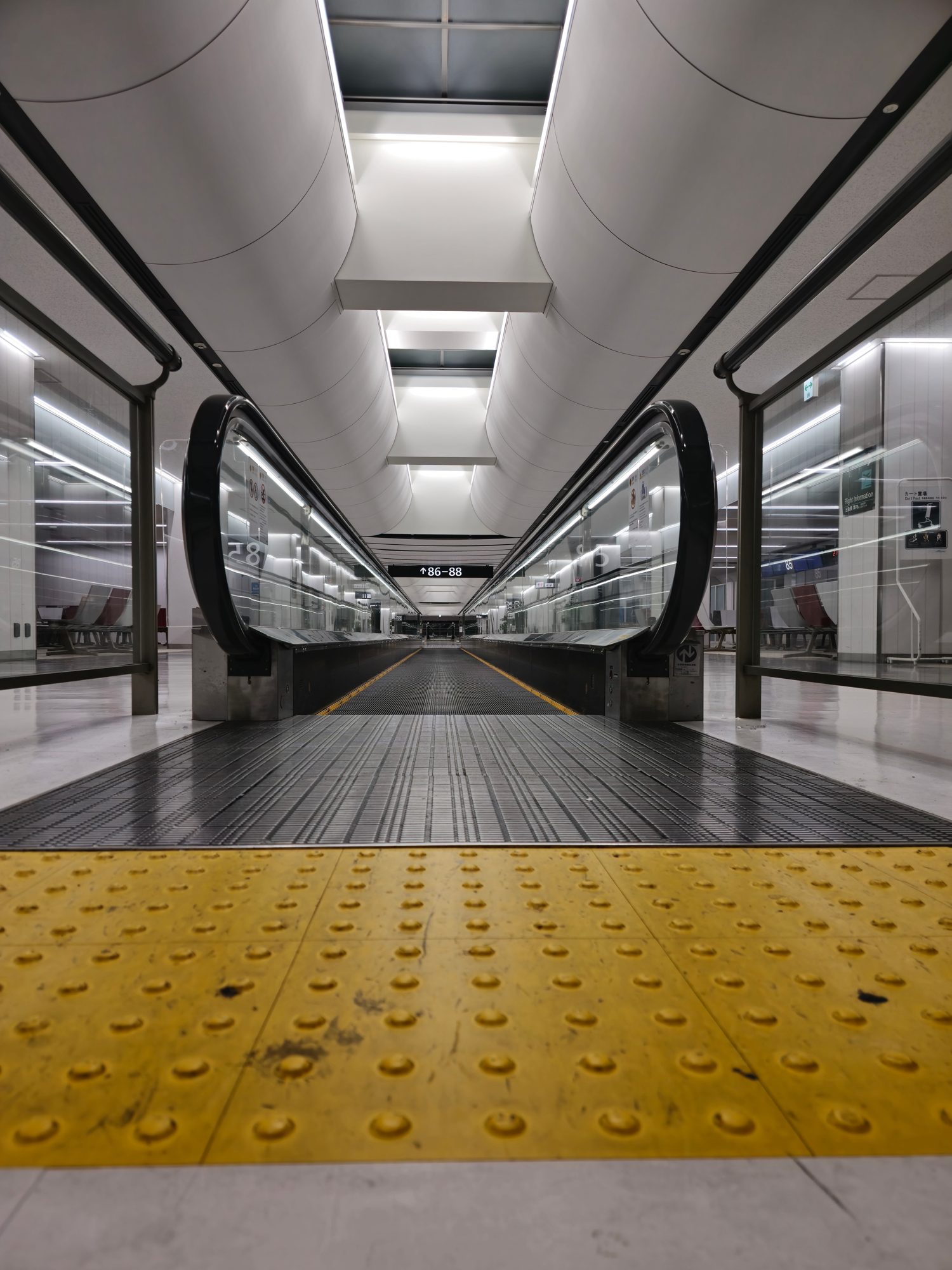 Narita/Haneda to Tokyo: Which Train or Bus to Take (2026 Guide)